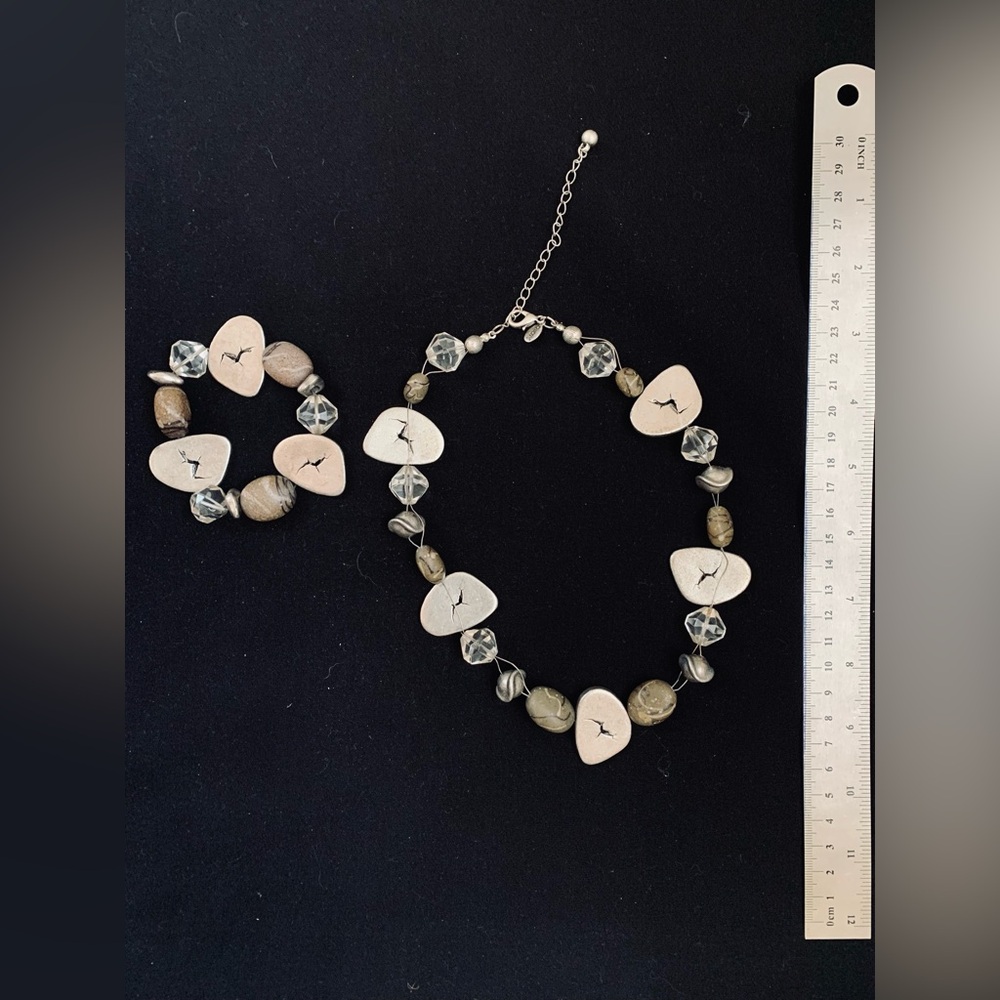 CHICO'S BRUTALIST NECKLACE AND BRACELET SET
